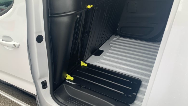 Peugeot Partner E-Long 100kW 52kWh Asphalt Van Auto